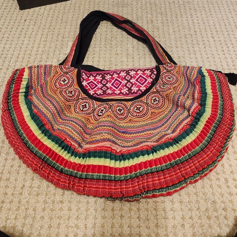 NWT Expressions NYC Artisan Hill Tribe Embroidered Half-Moon Boho Handbag $78